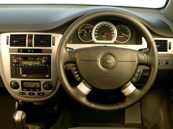 Chevrolet Lacetti hatchback - funktioner och recensioner